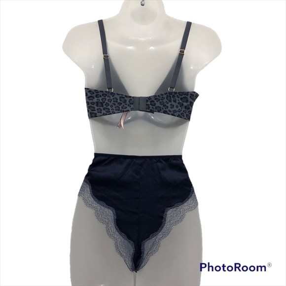 Victoria’s Secret 34D & Medium Brazilian Slip Panty & Leopard Print Plunge Bra - Picture 5 of 11